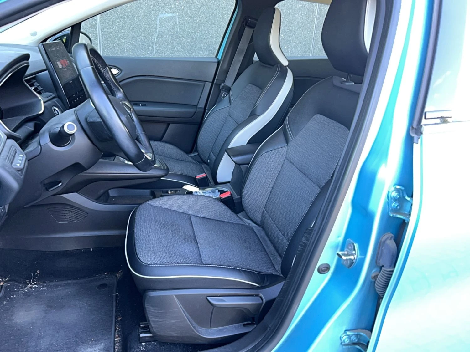 Renault Captur Intense 1.6 hybrid, снимка 16 - Автомобили и джипове - 55624169