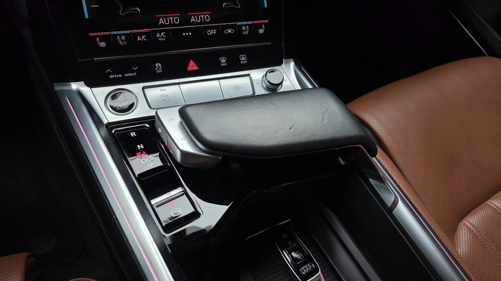 Audi E-Tron 55 Quattro , снимка 12 - Автомобили и джипове - 56011999