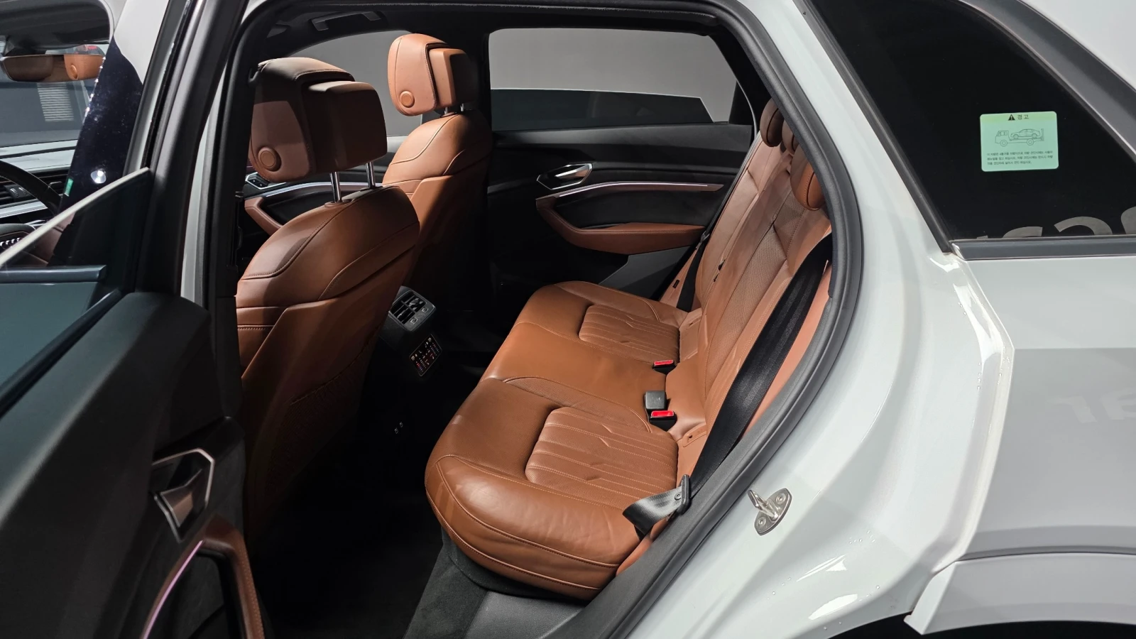 Audi E-Tron 55 Quattro , снимка 15 - Автомобили и джипове - 56011999