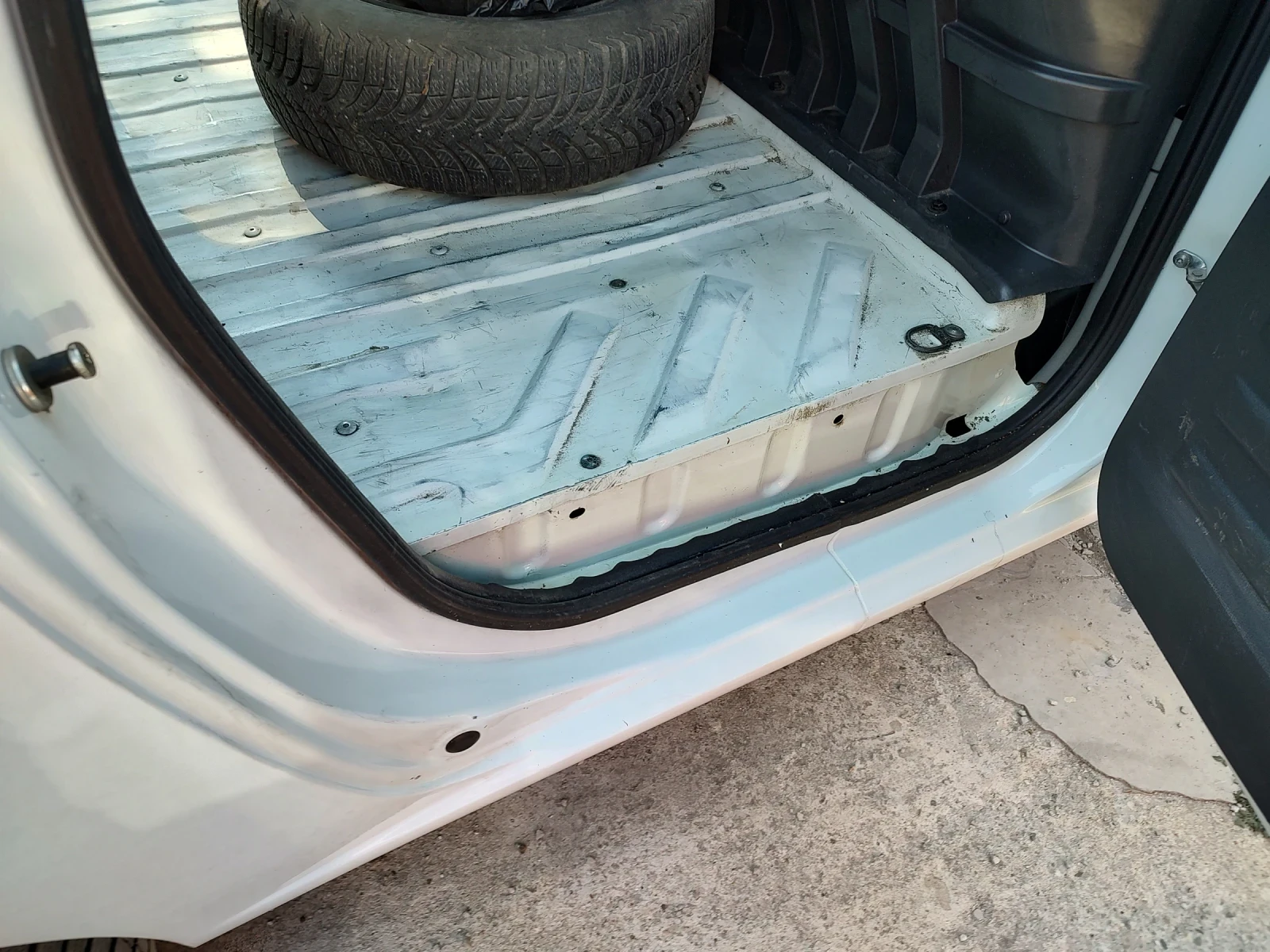Dacia Logan 1.4 MPI, снимка 15 - Автомобили и джипове - 56165294