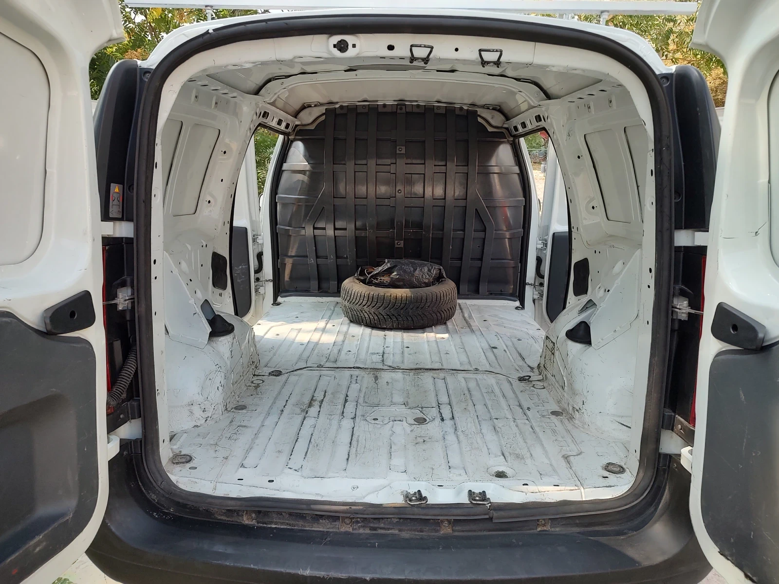 Dacia Logan 1.4 MPI, снимка 7 - Автомобили и джипове - 56165294