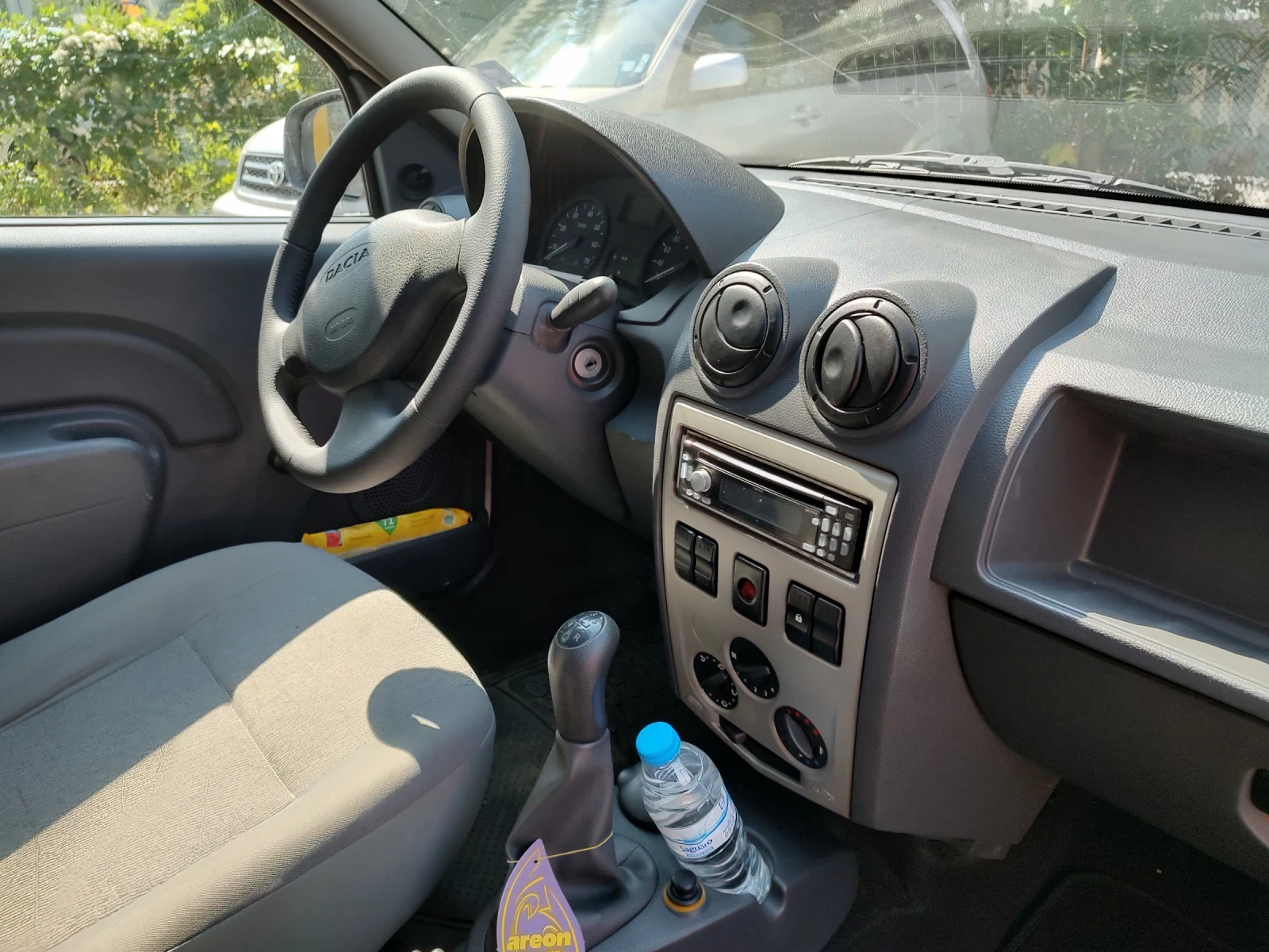 Dacia Logan 1.4 MPI, снимка 8 - Автомобили и джипове - 56165294