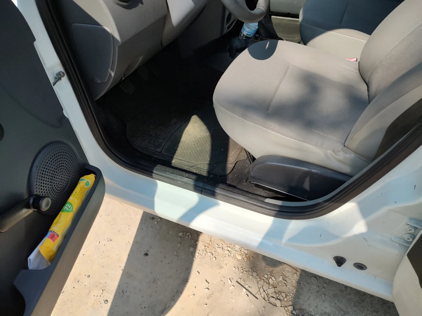 Dacia Logan 1.4 MPI, снимка 11 - Автомобили и джипове - 56165294