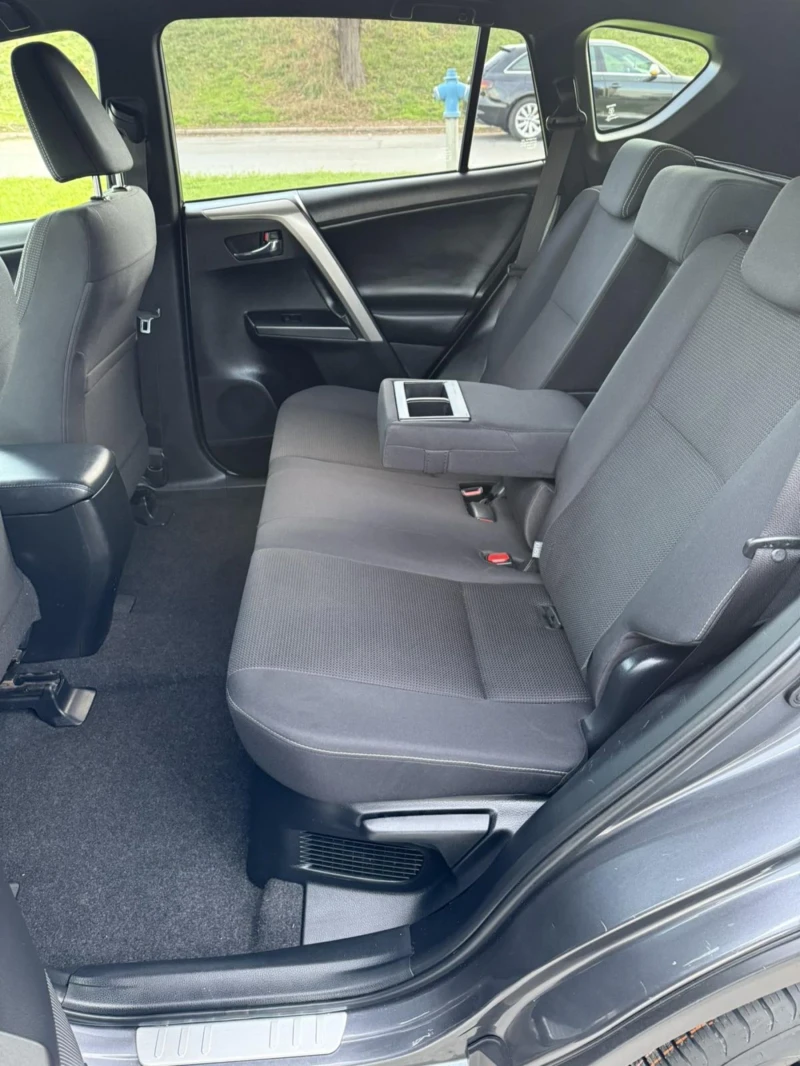 Toyota Rav4 HYBRID 68000, снимка 10 - Автомобили и джипове - 52394756