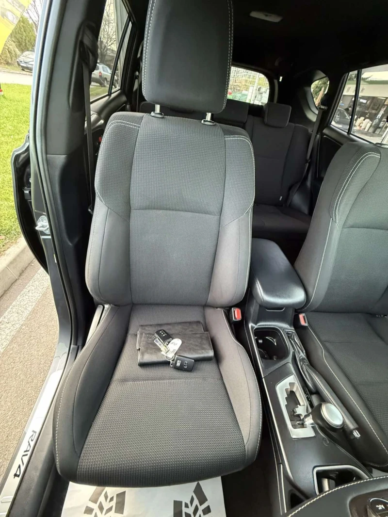 Toyota Rav4 HYBRID 68000, снимка 9 - Автомобили и джипове - 52394756