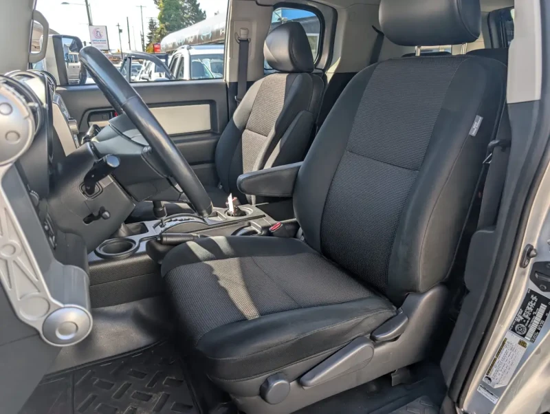 Toyota Fj cruiser 4WD, снимка 10 - Автомобили и джипове - 52449545