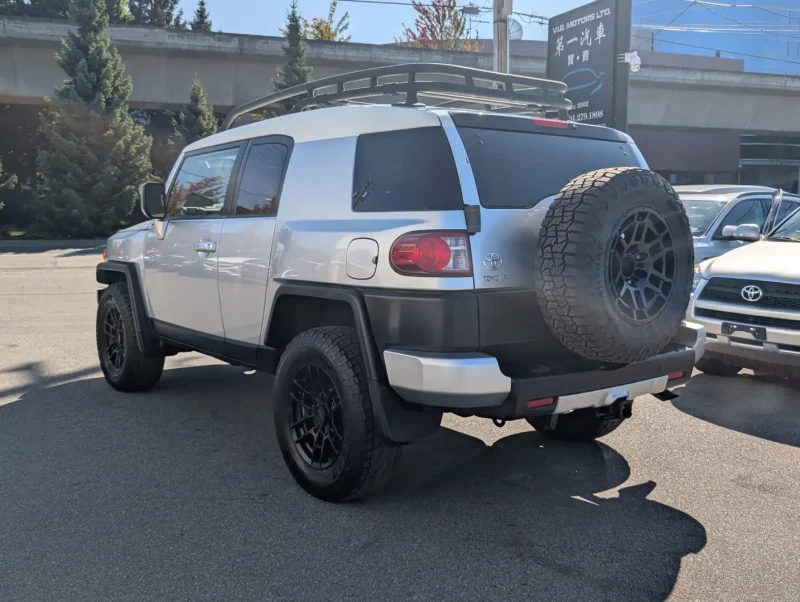 Toyota Fj cruiser 4WD, снимка 4 - Автомобили и джипове - 52449545