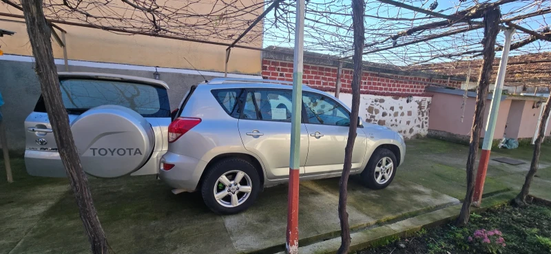 Toyota Rav4, снимка 7 - Автомобили и джипове - 52708518