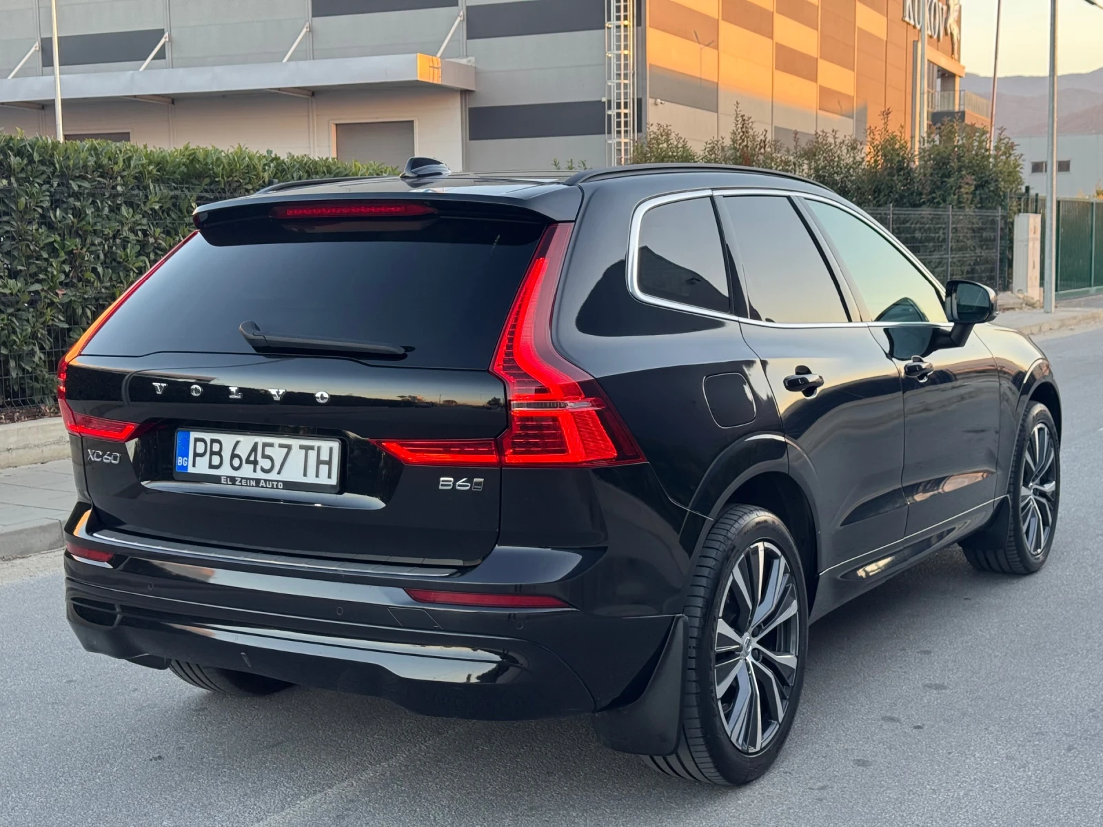 Volvo XC60 B6 Mild Hybrid/ПАНО/CAM/LED/4X4/7г.ГАРАНЦИЯ ! ! !  - изображение 3