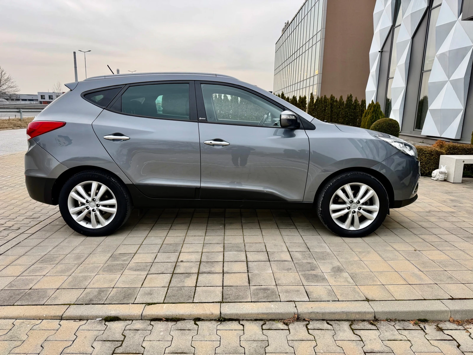 Hyundai IX35 PREMIUM-4X4-КАМЕРА-ПОДГРЕВ-НАВИГАЦИЯ- - изображение 4