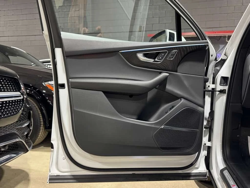 Audi Q7 * TECHNIK BLACK OPTICS CLEAN CARFAX! * CARFAX * ЦЕ, снимка 13 - Автомобили и джипове - 54082665