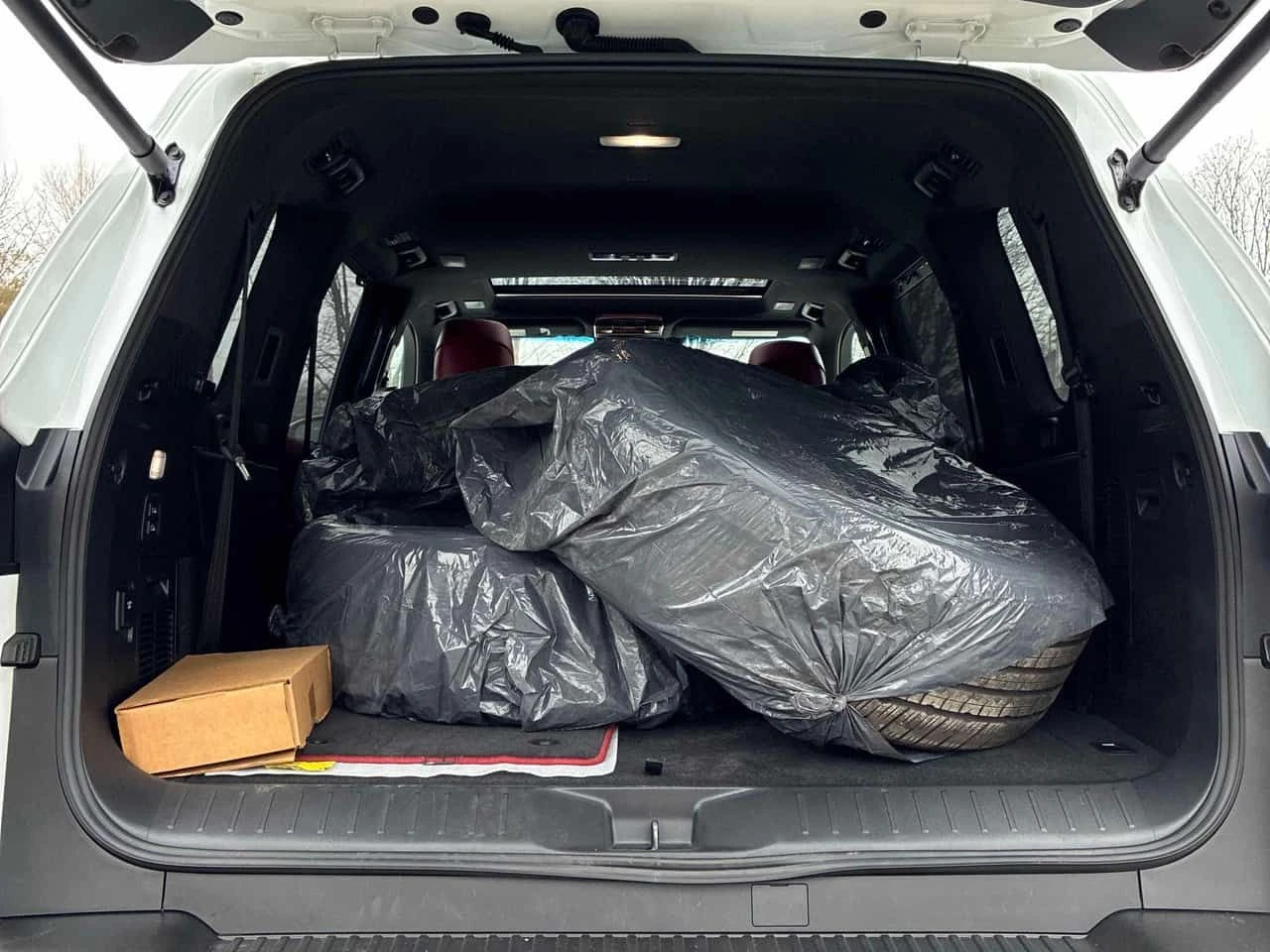 Lexus LX 600 / DIS / CARFAX / 360 / ОБДУХВАНЕ , снимка 12 - Автомобили и джипове - 54134700