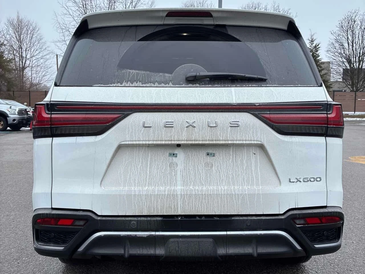 Lexus LX 600 / DIS / CARFAX / 360 / ОБДУХВАНЕ , снимка 4 - Автомобили и джипове - 54134700