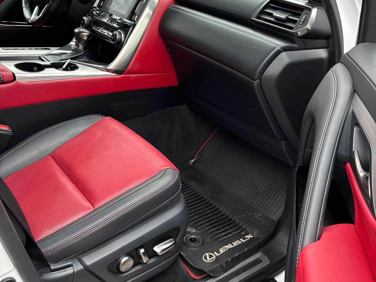 Lexus LX 600 / DIS / CARFAX / 360 / ОБДУХВАНЕ , снимка 15 - Автомобили и джипове - 54134700