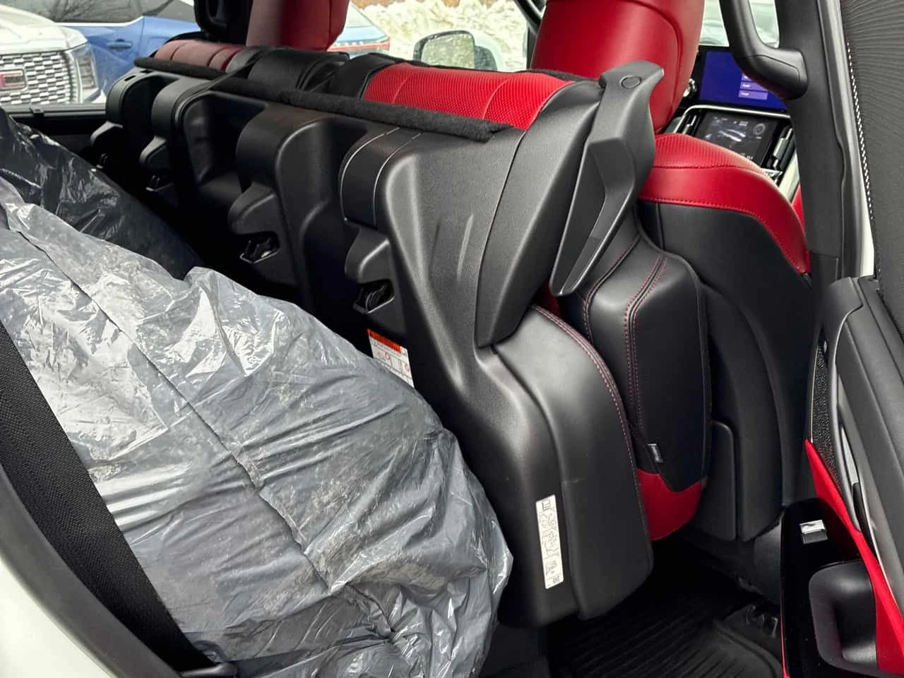 Lexus LX 600 / DIS / CARFAX / 360 / ОБДУХВАНЕ , снимка 14 - Автомобили и джипове - 54134700