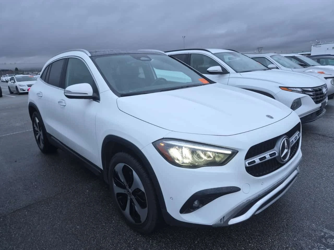 Mercedes-Benz GLA 250  LED | 4Matic | PANORAMA | MEMORY | HEATED SEATS |, снимка 2 - Автомобили и джипове - 54137447