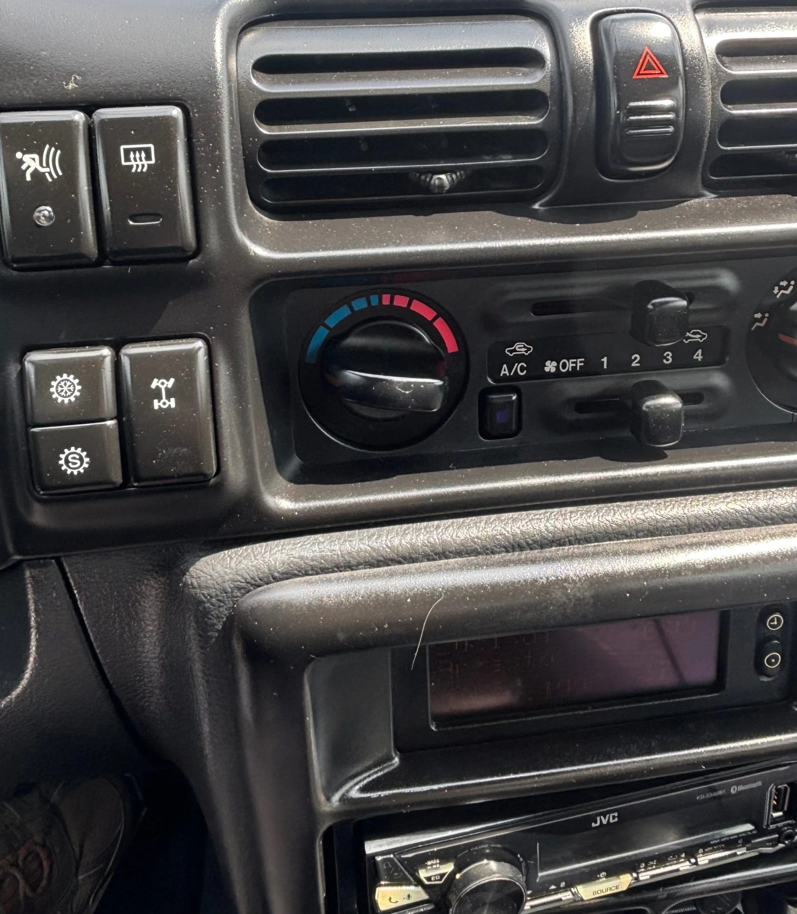 Opel Frontera 2.2 DTI, снимка 12 - Автомобили и джипове - 54361386