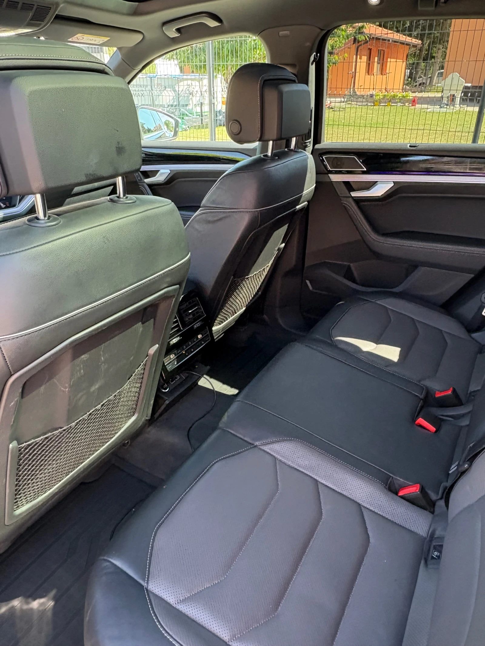 VW Touareg R-LINE 4.0TDI V8 4MOTION, снимка 6 - Автомобили и джипове - 55104568
