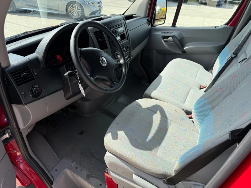 VW Crafter 2.5TDI L1H1 Климатроник , снимка 9 - Бусове и автобуси - 49492109