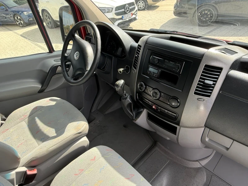 VW Crafter 2.5TDI L1H1 Климатроник , снимка 8 - Бусове и автобуси - 49492109