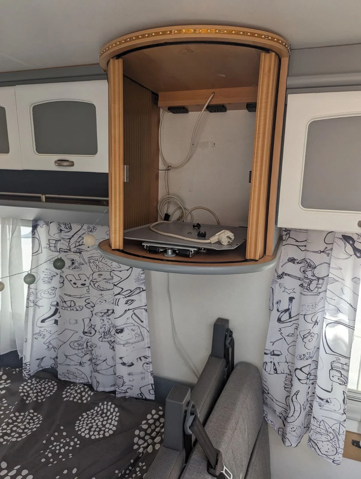 Кемпер Fiat Ducato Burstner 1999г. , снимка 9 - Каравани и кемпери - 54659015