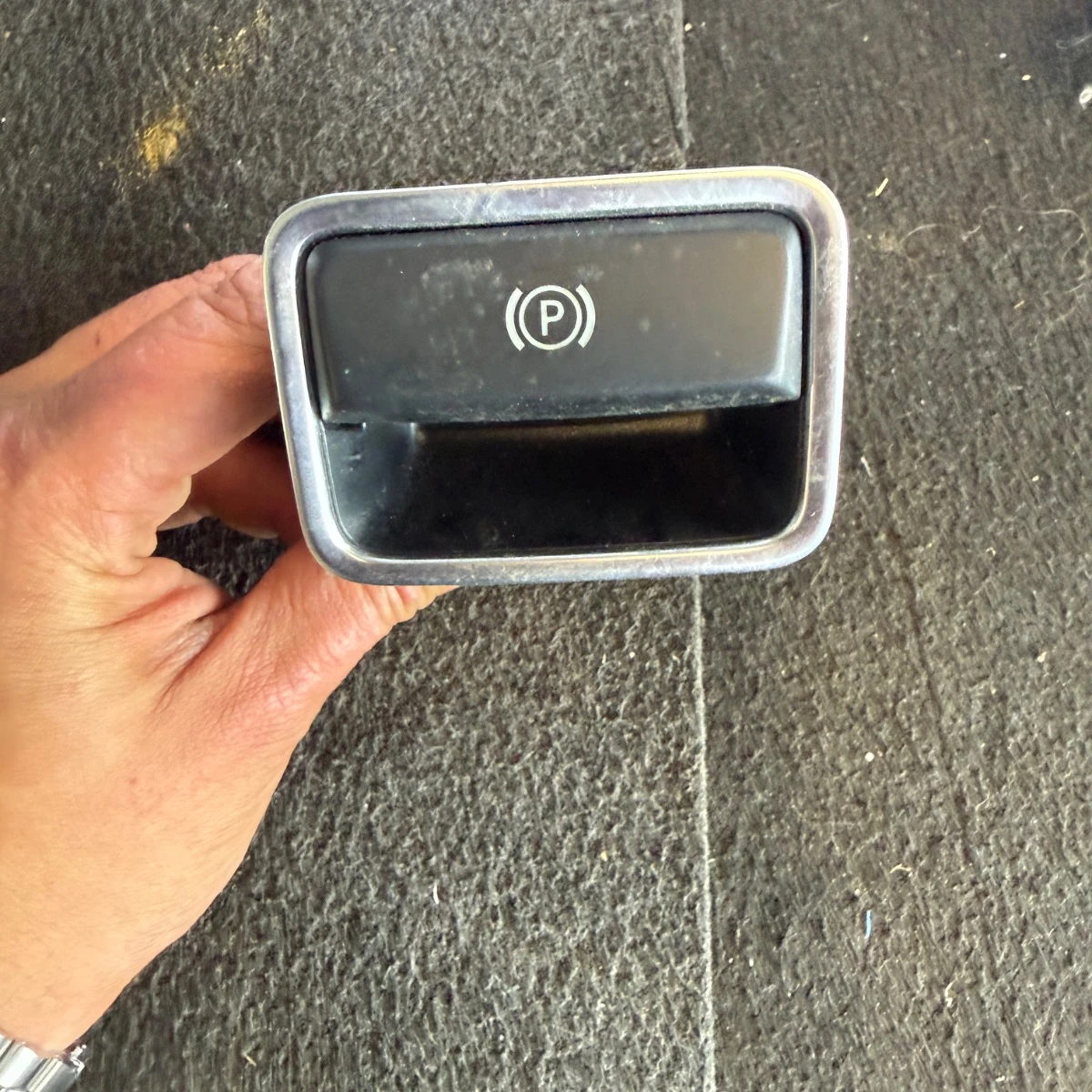 Бутон за електронната ръчна спирачка за Mercedes W222 350 CDI A2229050106-640