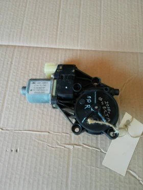 Моторче ел стъкло предно дясно Форд Фиеста 4вр. 10г.