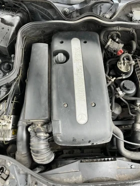 Mercedes-Benz E 220, снимка 13