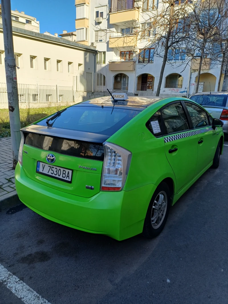 Toyota Prius, снимка 2 - Автомобили и джипове - 47511841