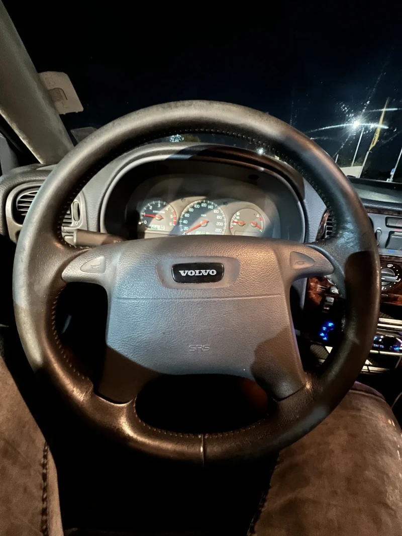 Volvo V40, снимка 12 - Автомобили и джипове - 48086087