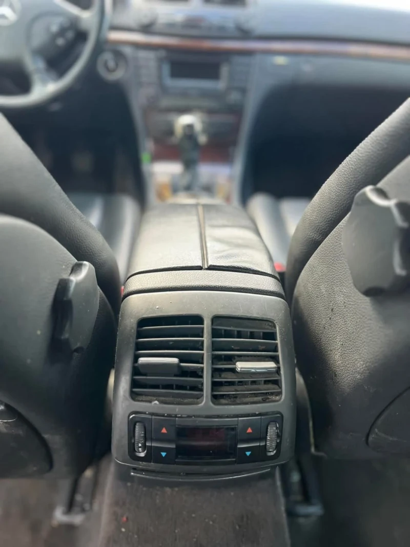 Mercedes-Benz E 220, снимка 9 - Автомобили и джипове - 49713133