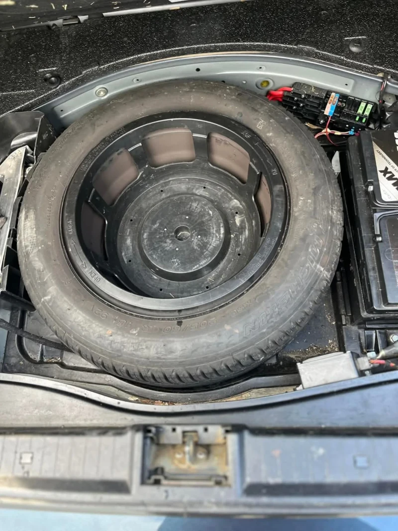 Mercedes-Benz E 220, снимка 12 - Автомобили и джипове - 49713133