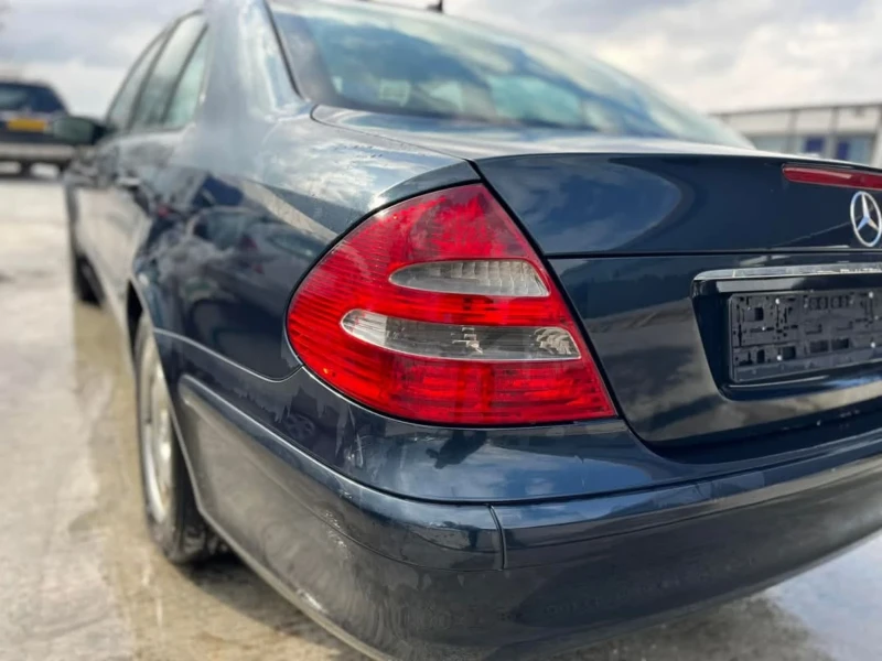 Mercedes-Benz E 220, снимка 6 - Автомобили и джипове - 49713133