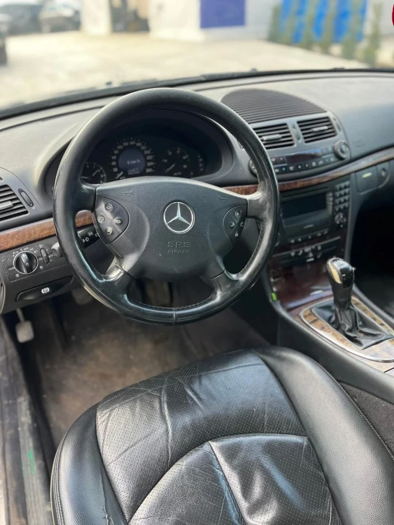 Mercedes-Benz E 220, снимка 7 - Автомобили и джипове - 49713133