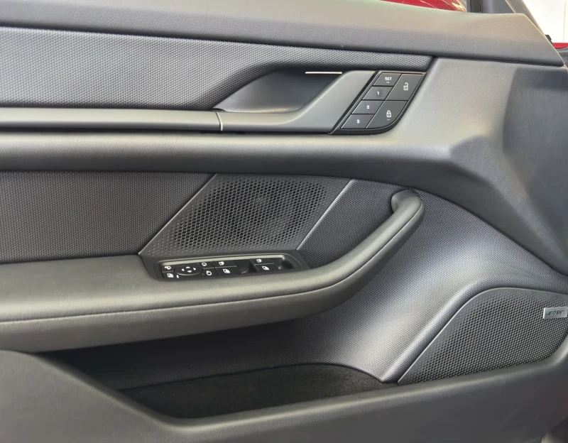 Porsche Taycan 4S* CROSS TURISMO* PANO* BOSE* 360CAM* DISTR* KEYL, снимка 8 - Автомобили и джипове - 50190067