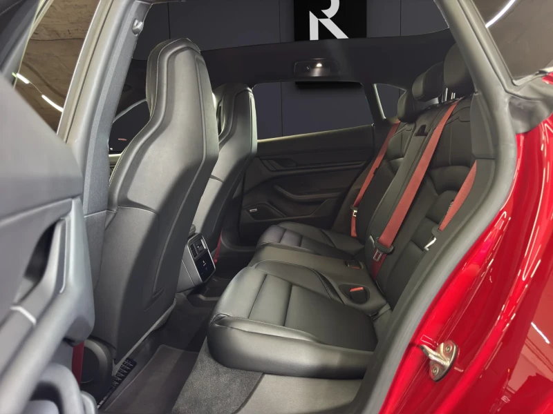 Porsche Taycan 4S* CROSS TURISMO* PANO* BOSE* 360CAM* DISTR* KEYL, снимка 16 - Автомобили и джипове - 50190067