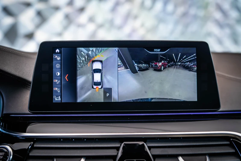 BMW 550 xDrive М-sport* Headup* 360, снимка 17 - Автомобили и джипове - 51288916