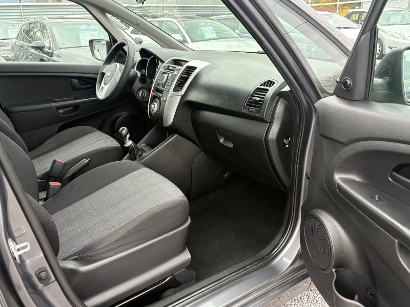 Kia Venga 1.4 CRDI, снимка 11 - Автомобили и джипове - 52322857