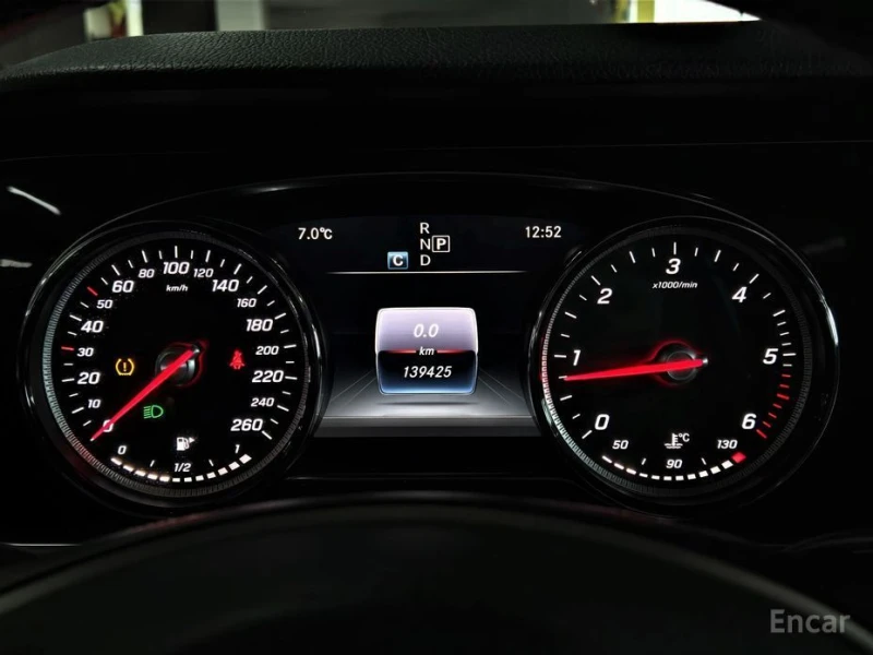 Mercedes-Benz E 220, снимка 8 - Автомобили и джипове - 52899851