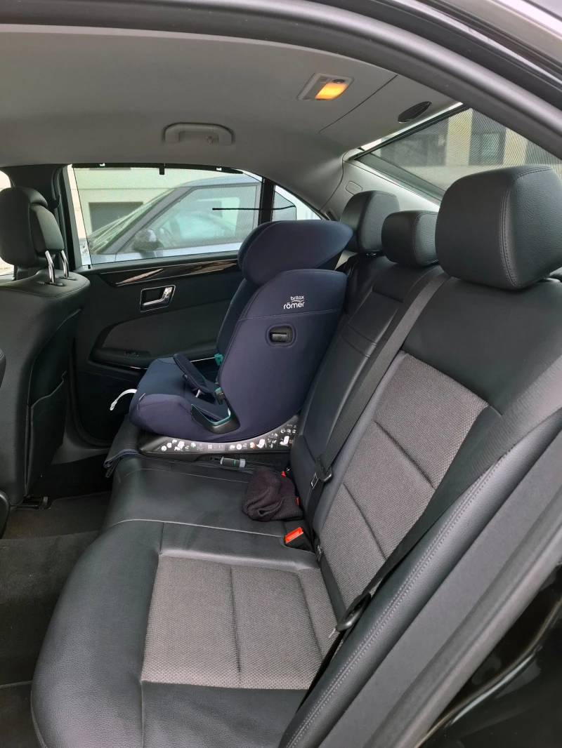 Mercedes-Benz E 220, снимка 11 - Автомобили и джипове - 53469989