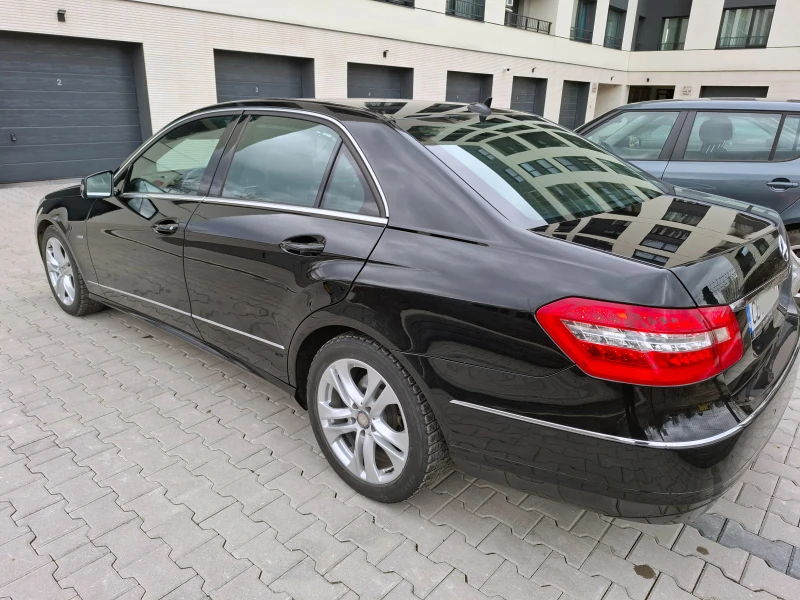 Mercedes-Benz E 220, снимка 5 - Автомобили и джипове - 53469989