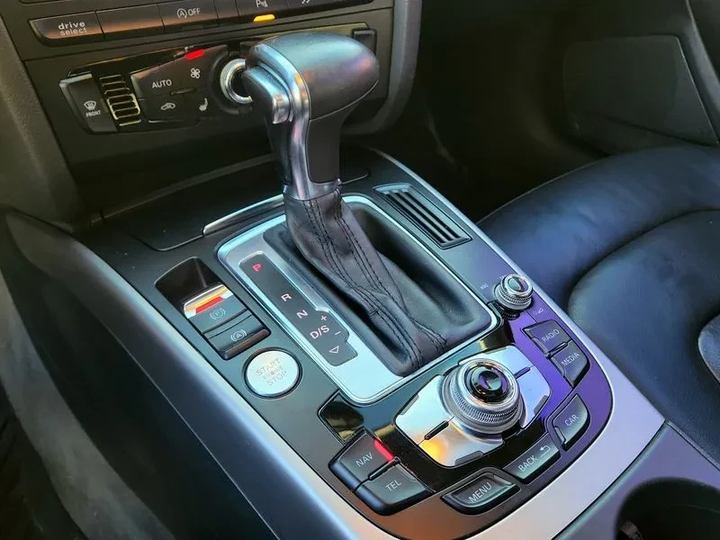 Audi A4 2.0 TDI Quattro Dynamic B8, снимка 11 - Автомобили и джипове - 53677756