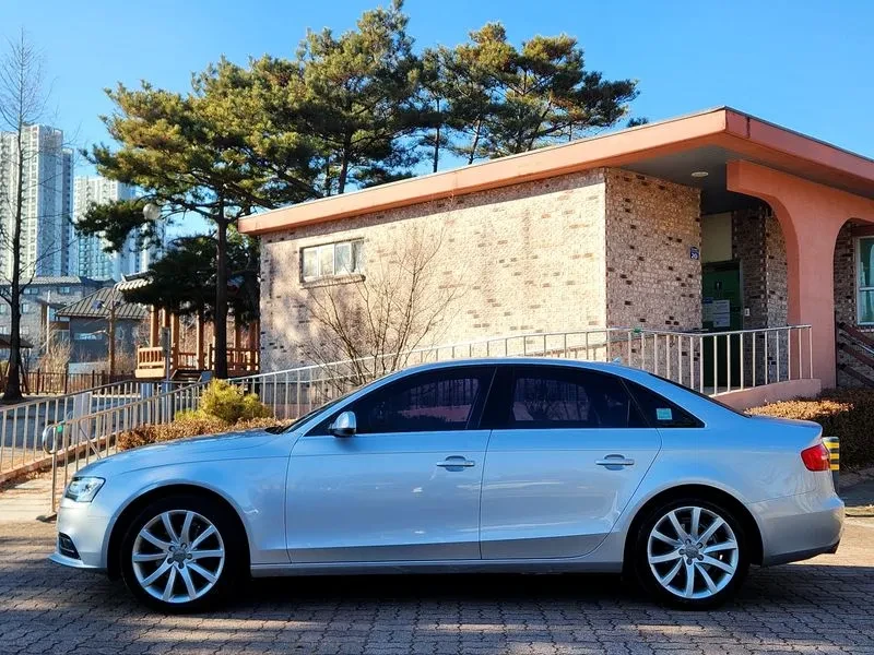 Audi A4 2.0 TDI Quattro Dynamic B8, снимка 6 - Автомобили и джипове - 53677756