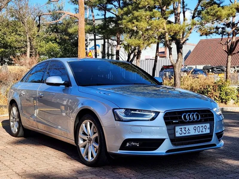 Audi A4 2.0 TDI Quattro Dynamic B8, снимка 3 - Автомобили и джипове - 53677756