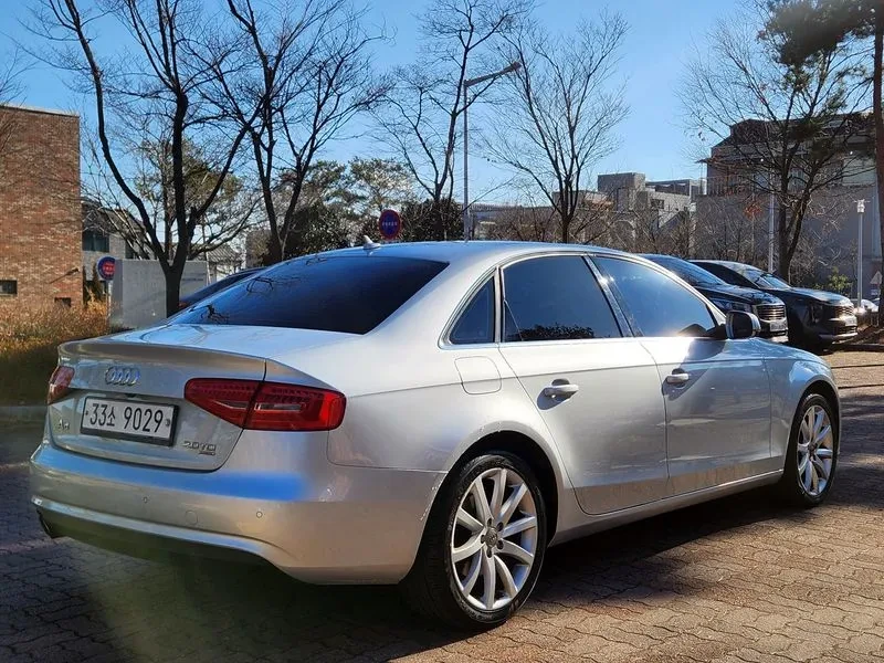 Audi A4 2.0 TDI Quattro Dynamic B8, снимка 5 - Автомобили и джипове - 53677756