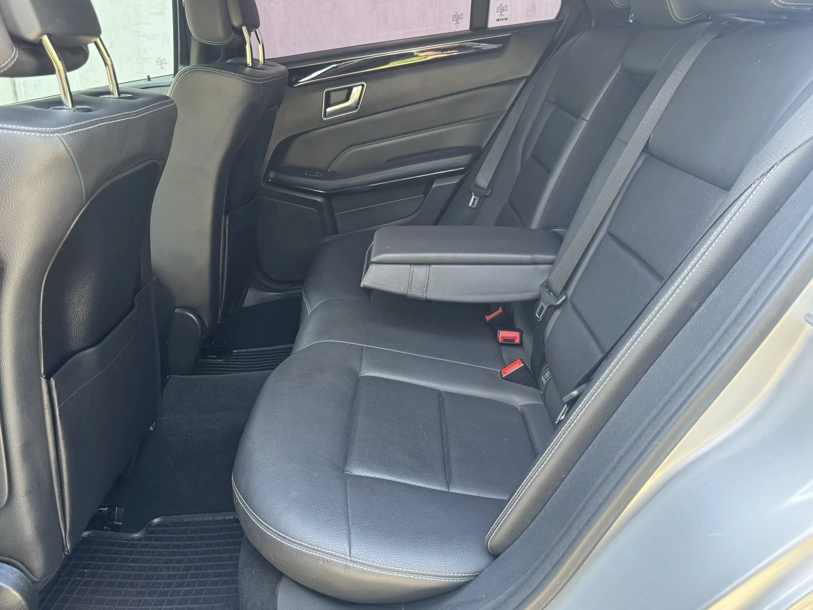 Mercedes-Benz E 250 Панорама 4 матик - изображение 9