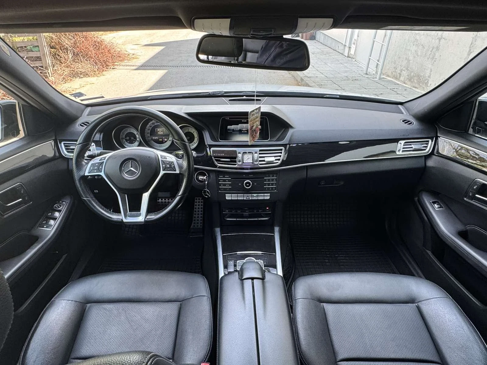 Mercedes-Benz E 250 Панорама 4 матик - изображение 4