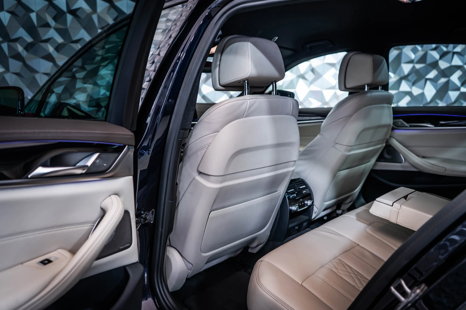 BMW 550 xDrive -sport* Headup* 360 | Mobile.bg   14