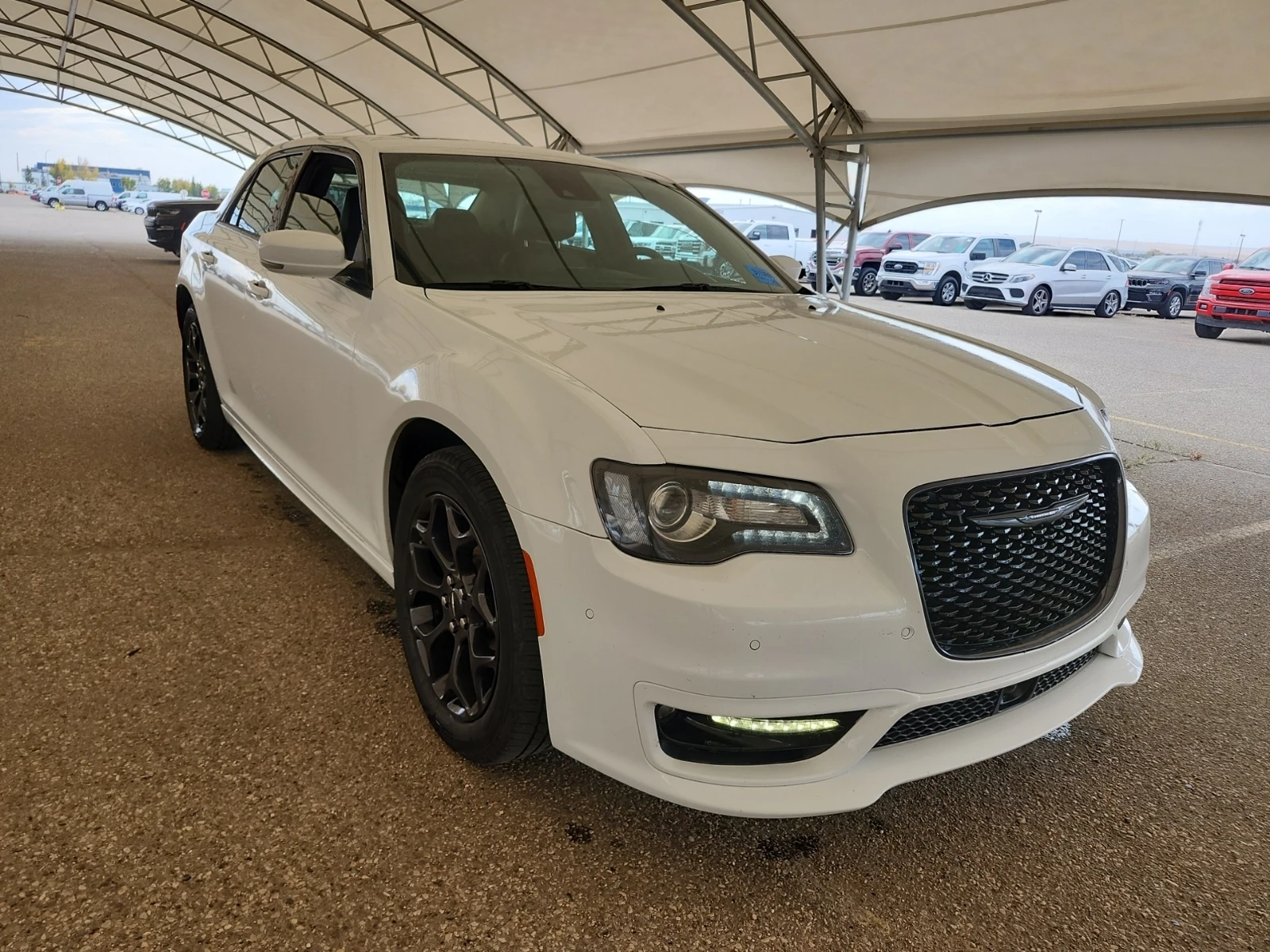Chrysler 300c TOURING L* CARFAX * АвтоКредит * Цена до България* - изображение 2