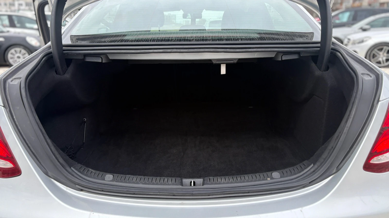 Mercedes-Benz E 200, снимка 12 - Автомобили и джипове - 53911240